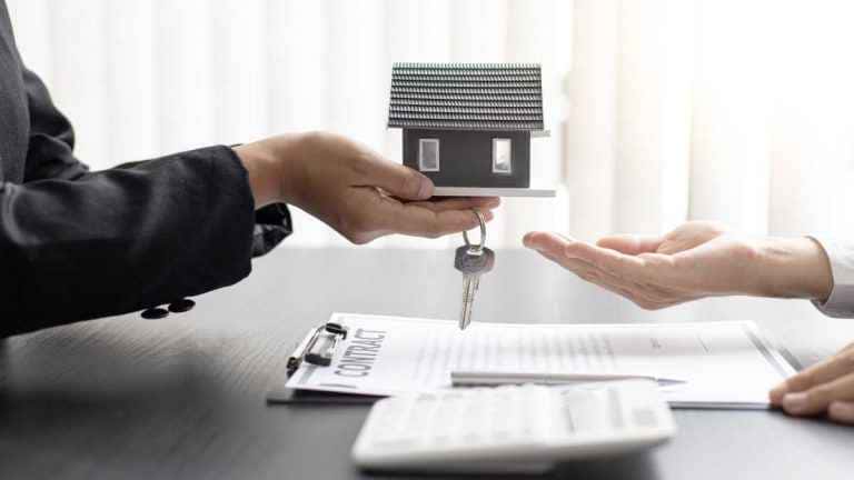 Passos a tomar antes de comprar a sua primeira casa