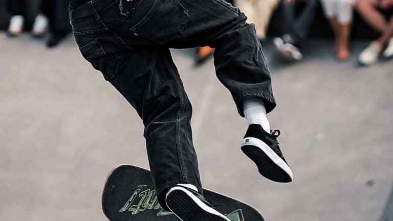 Faz diferença usar um bom tênis de skateboarding