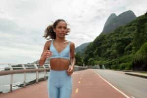 Como montar looks fitness para o verão: dicas para sair do básico