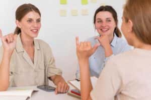 Como tornar sua empresa inclusiva para deficientes auditivos