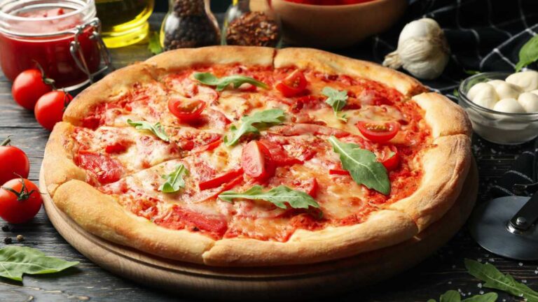 Pizza caseira pode ser a solução para driblar os preços altos