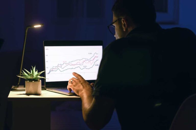 Como lidar com a volatilidade da renda variável sem comprometer estratégia de investimentos