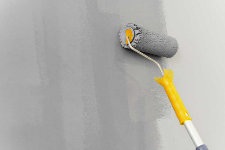 Tinta acrílica escurece depois de seca? Aspectos que influenciam a percepção da cor real